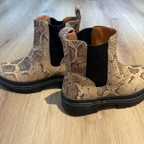 Lucky Brand Women’s Faux Snakeskin Chelsea Boots – Size 8 – Chunky Lug Sole - Picture 4 of 6